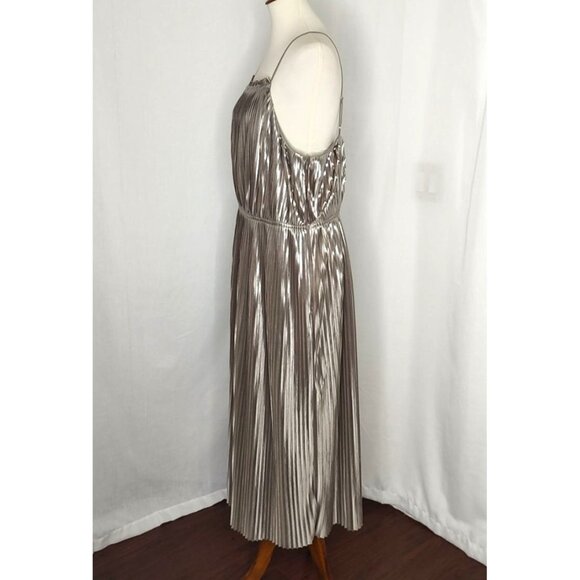 Banana Republic Dress 14 Silver Pleated Fit-and-Flare Metallic Cocktail Party - Picture 9 of 12